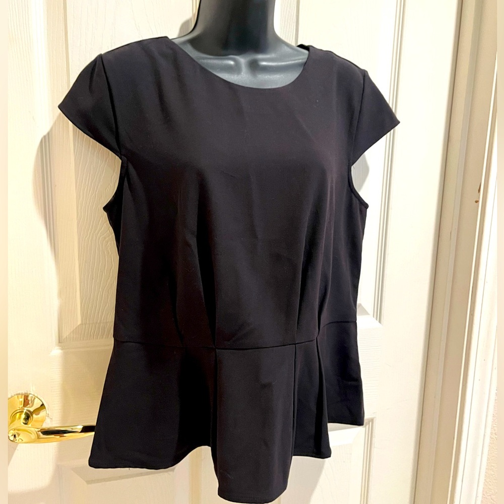 🟣 H&M black peplum Top